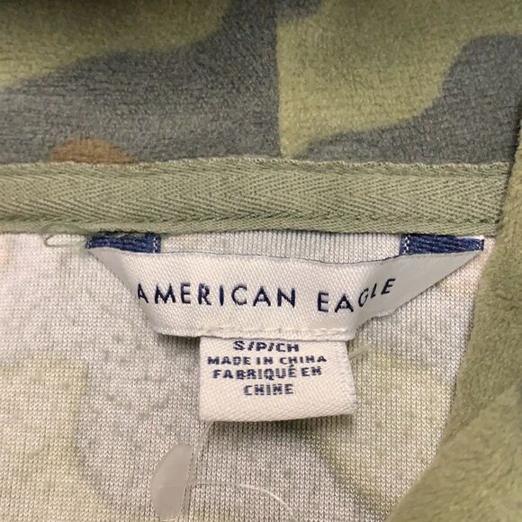 American Eagle Oversized Cropped Camouflage Hoodie - Picture 3 of 5